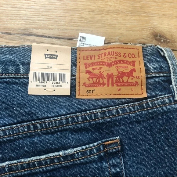 Levi's Salsa Mood Cut-Off Hem 501 Denim Shorts Medium Wash Size 18 & 22 NWT - Picture 5 of 7